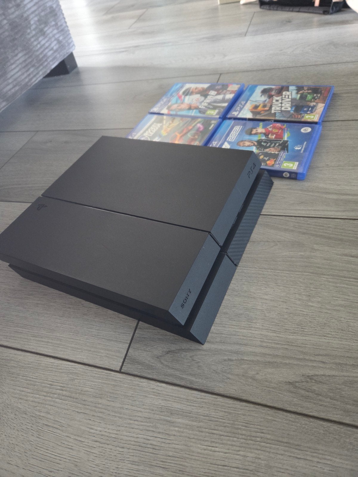 PlayStation 4 Pro met 4 games, Met games, Ophalen of Verzenden, Zo goed als nieuw, Zonder controller