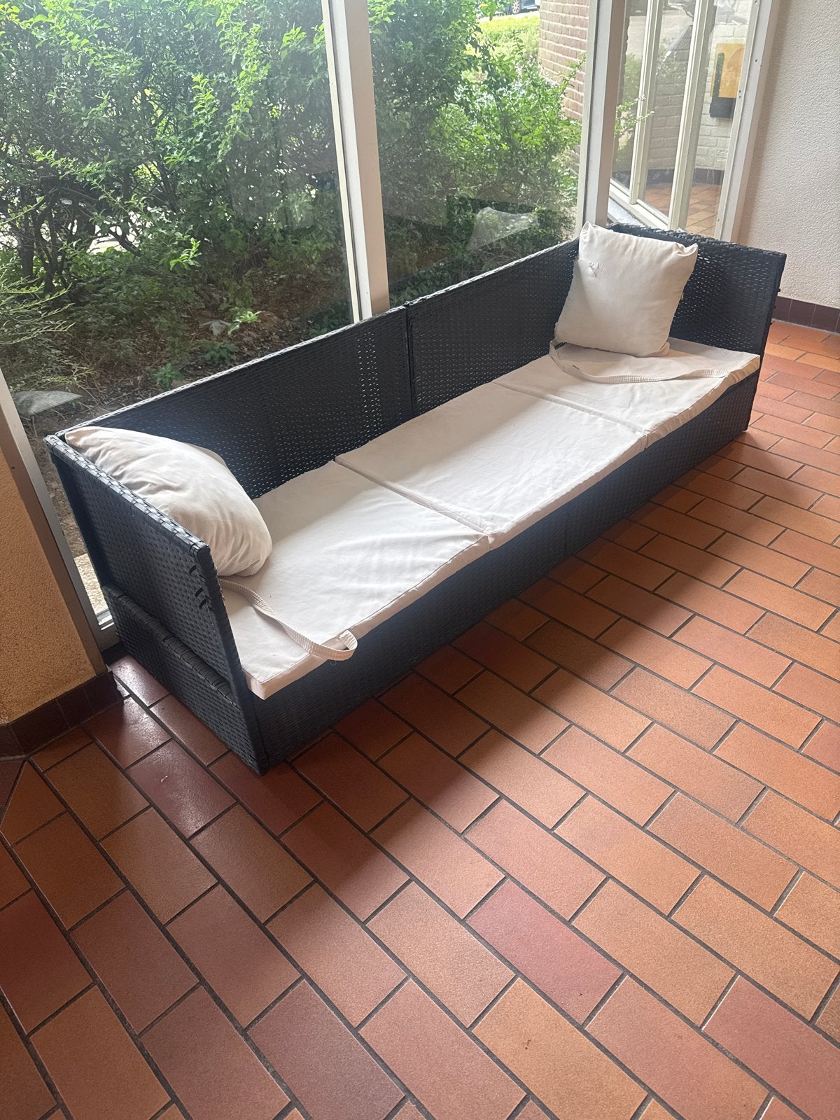 GRATIS - Loungebank met wasbare hoezen, Huis en Inrichting, Banken | Bankstellen, Ophalen, Kunststof, Gebruikt, Driepersoons