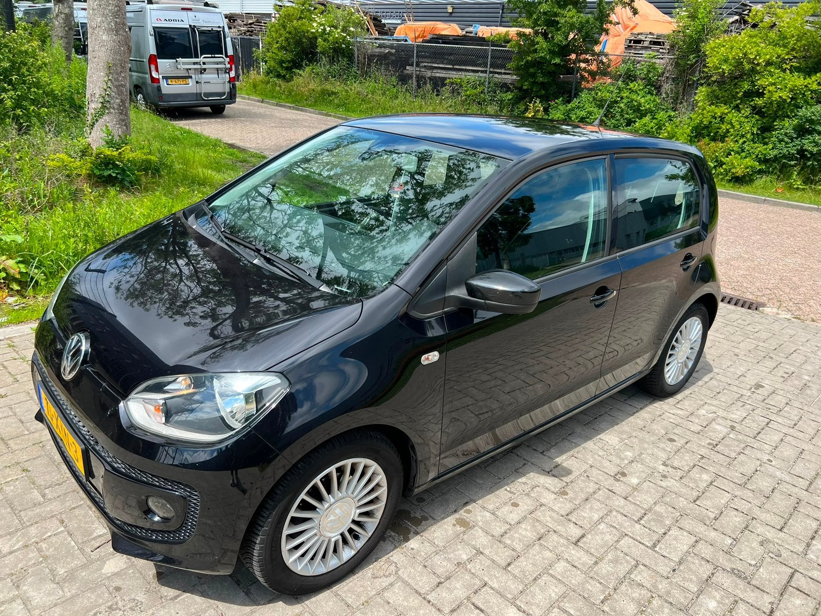 Volkswagen High up! 1.0 55KW 75PK Zwart, Auto's, Volkswagen, Voorwielaandrijving, Up!, 840 kg, 4 stoelen