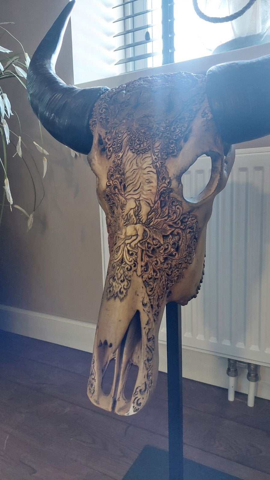 Decoratieve buffelschedel met standaard, Ophalen