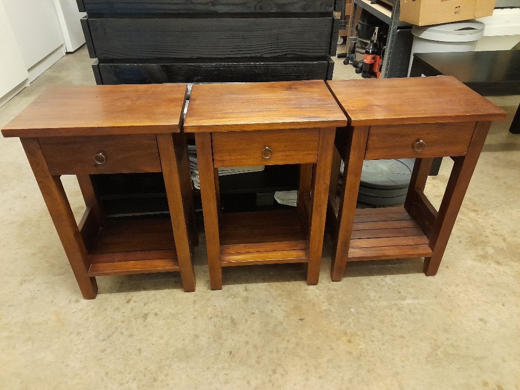 1x houten nachtkastje / bijzettafel, Minder dan 55 cm, Vierkant, Zo goed als nieuw, Hout