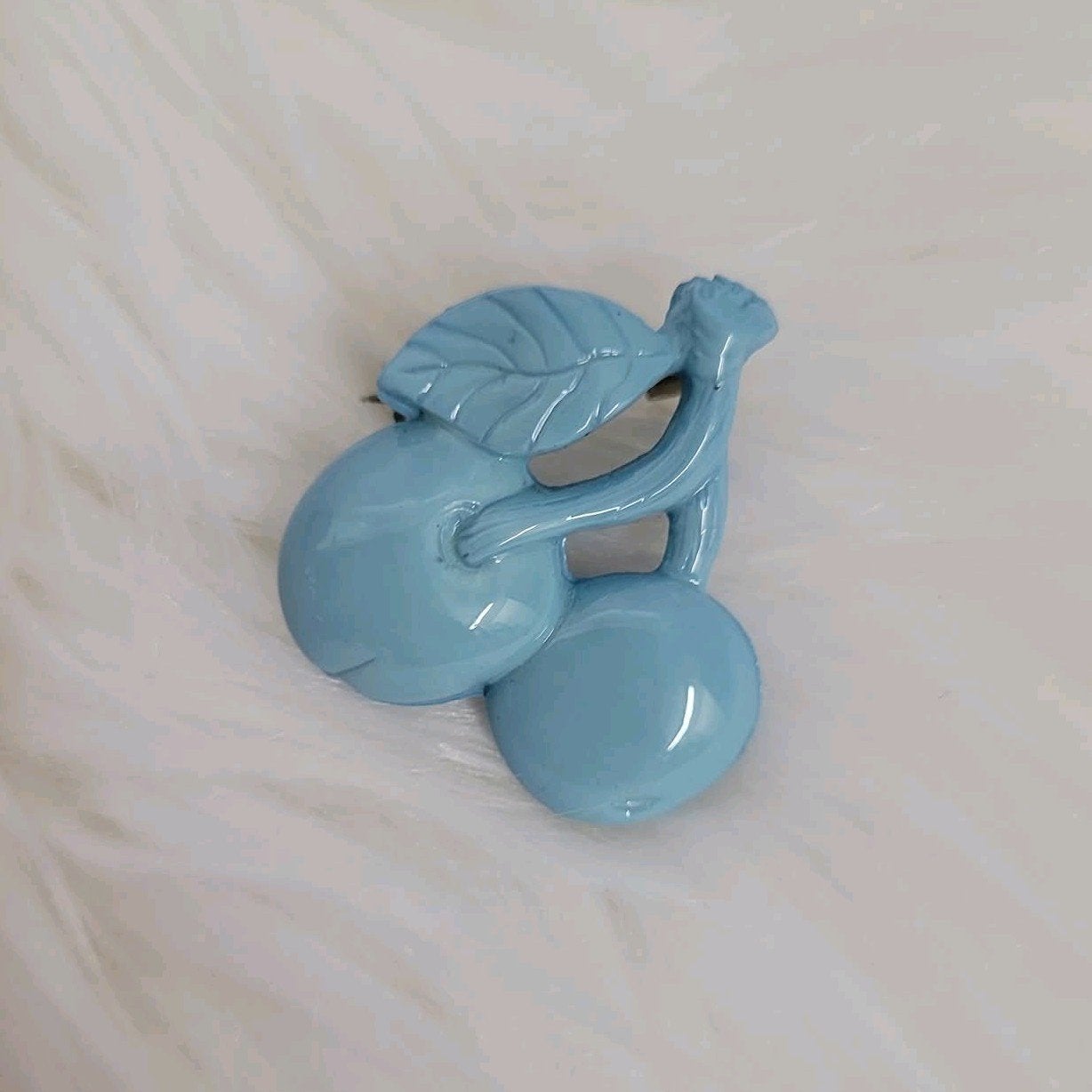 Vintage broche kersen, Verzenden, Zo goed als nieuw, Blauw, Overige materialen