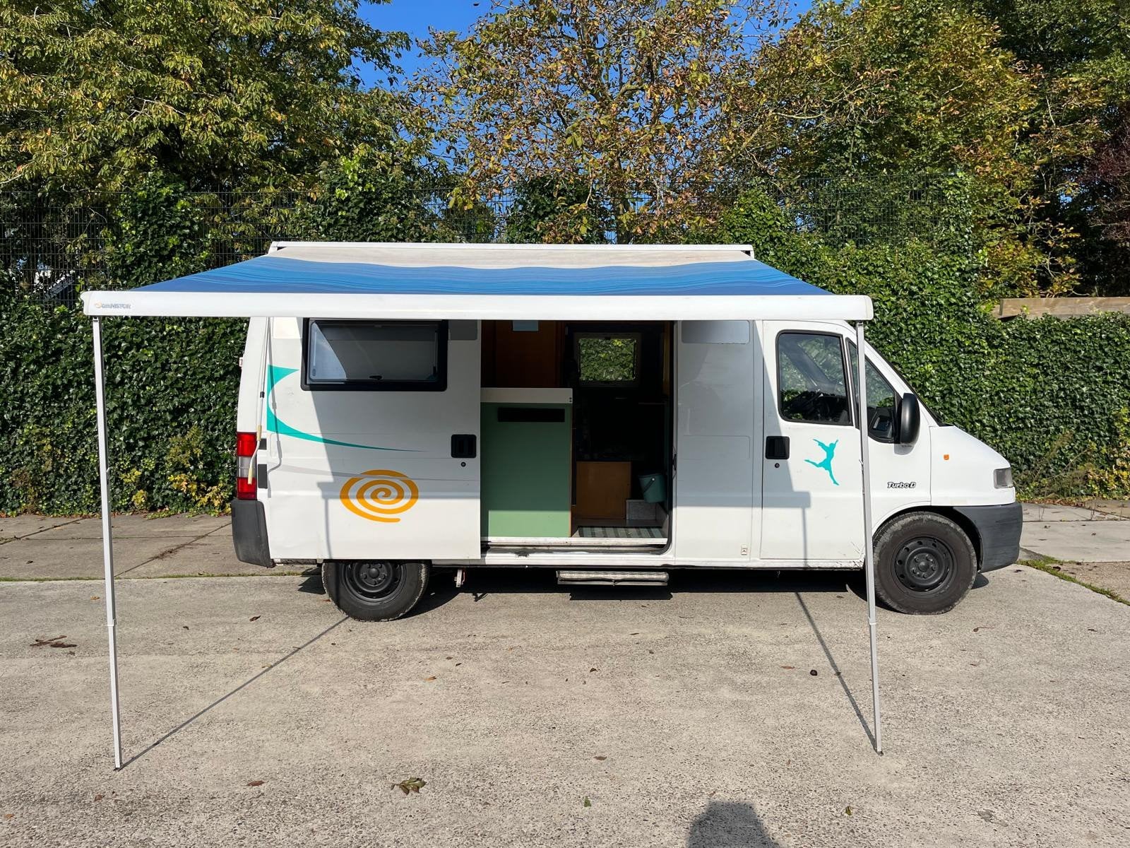 Originele Schwabenmobil fabrieks camper bus met airco, Ringverwarming, Pössl, Bedrijf, Bestuurdersdeur