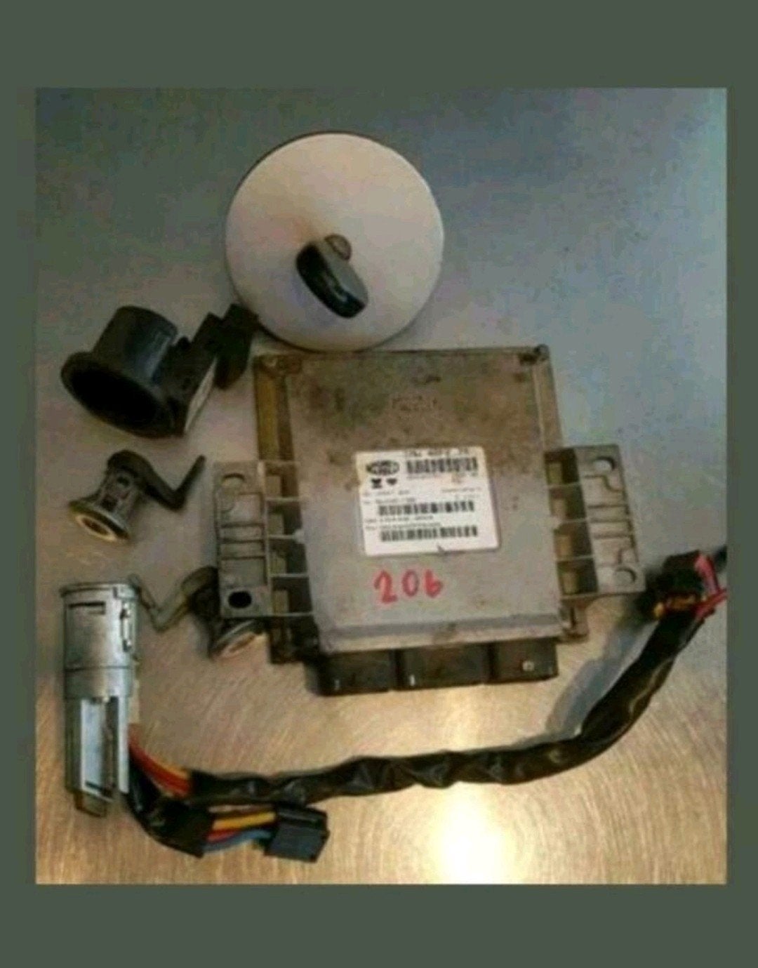 Sleutel slot ecu contactslot
immobiliser tankdop Peugeot 206, Auto-onderdelen, Ophalen of Verzenden, Peugeot