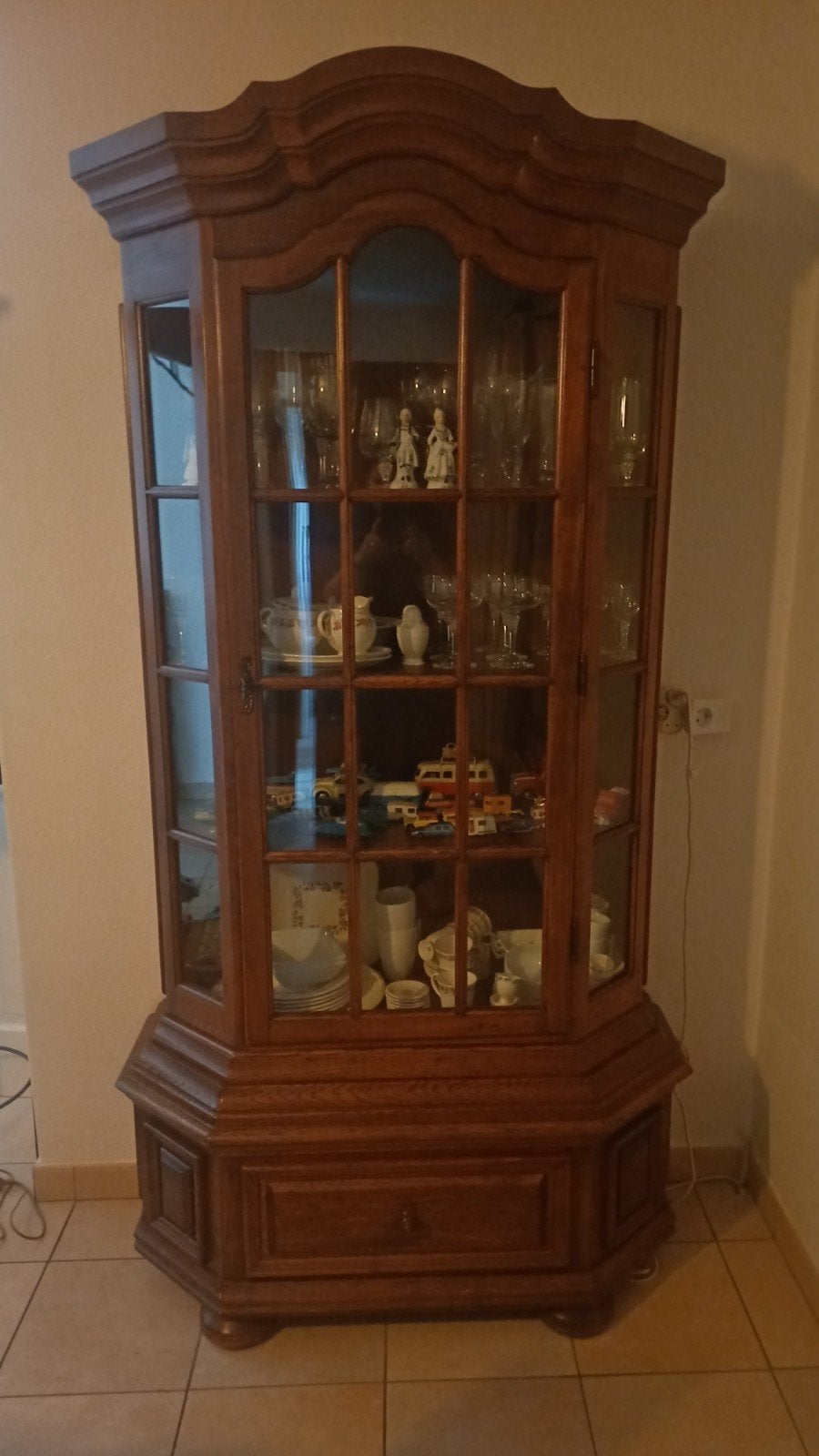 Eiken houten vitrinekast met glas, Ophalen
