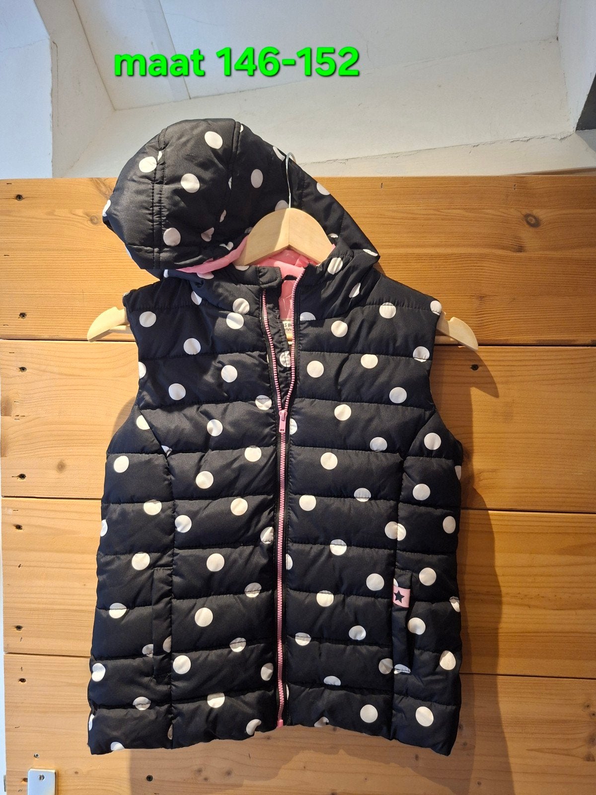 Zwarte bodywarmer met stippen, maat 146-152, Meisje, Ophalen of Verzenden, Zo goed als nieuw, Onbekend