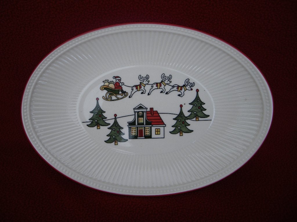 Wedgwood WINDSOR KERST Ovaal serveerschaaltje puntgave staat, Huis en Inrichting, Ophalen of Verzenden, Schaal of Schalen, Zo goed als nieuw