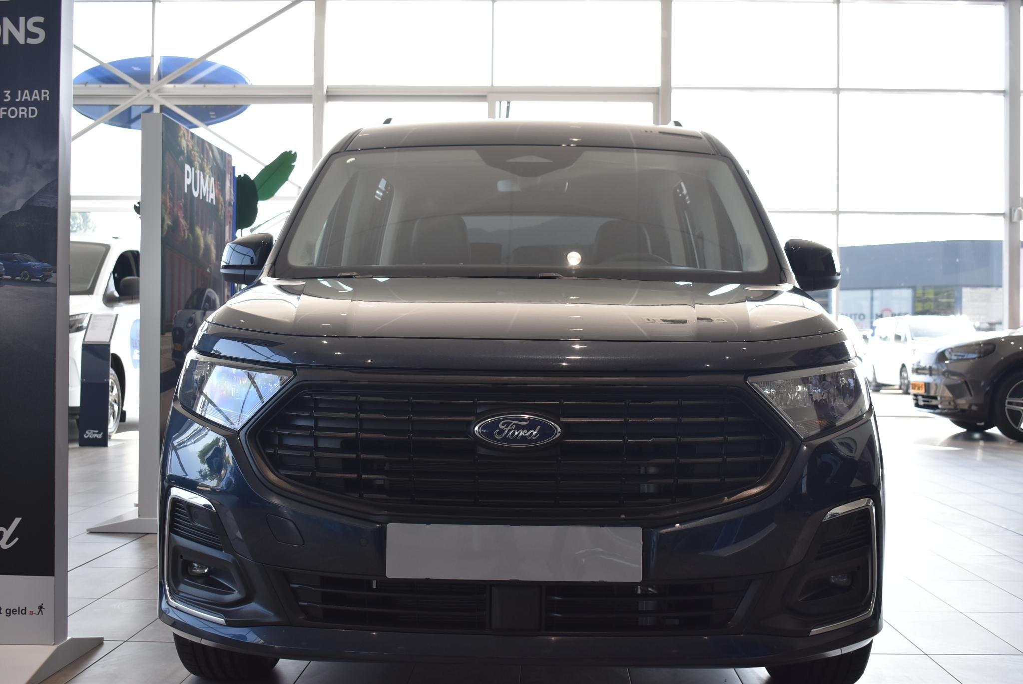 Ford Tourneo Connect 1.5 EcoBoost PHEV L2 Limited/Titanium |, Auto's, Dealer onderhouden, 1498 cc, 150 pk, Blauw