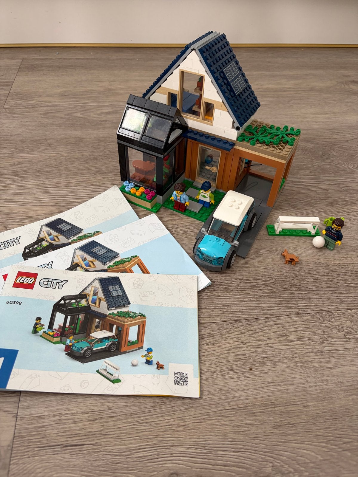 Lego City Familiehuis met elektrische auto 60398, City, Lego, Ophalen of Verzenden, Zo goed als nieuw