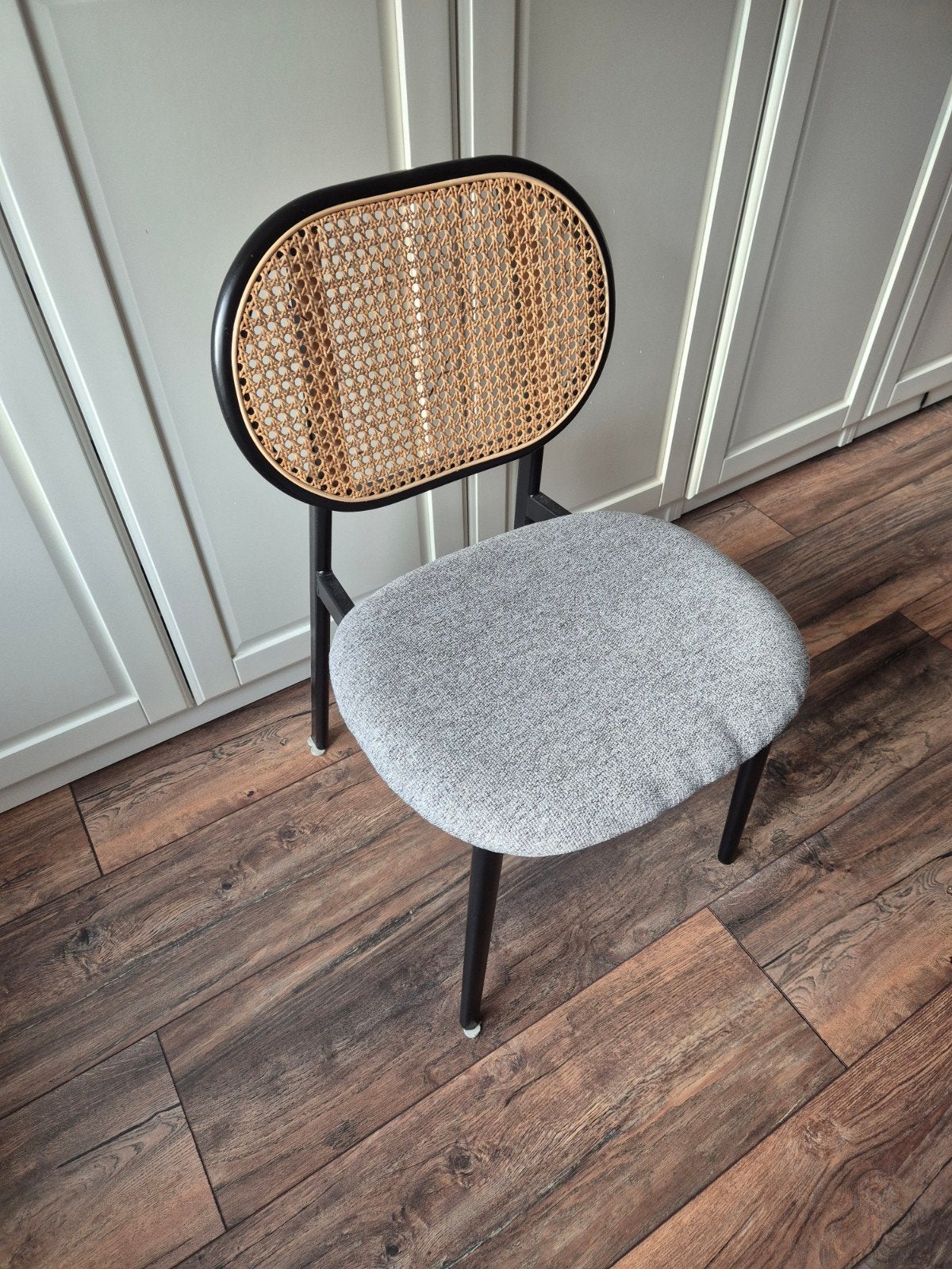 Zuiver Spike Stoel met Rotan Rugleuning en Grijze Zitting, Ophalen, Modern, Scandinavisch, Industrieel, Zo goed als nieuw, Metaal
