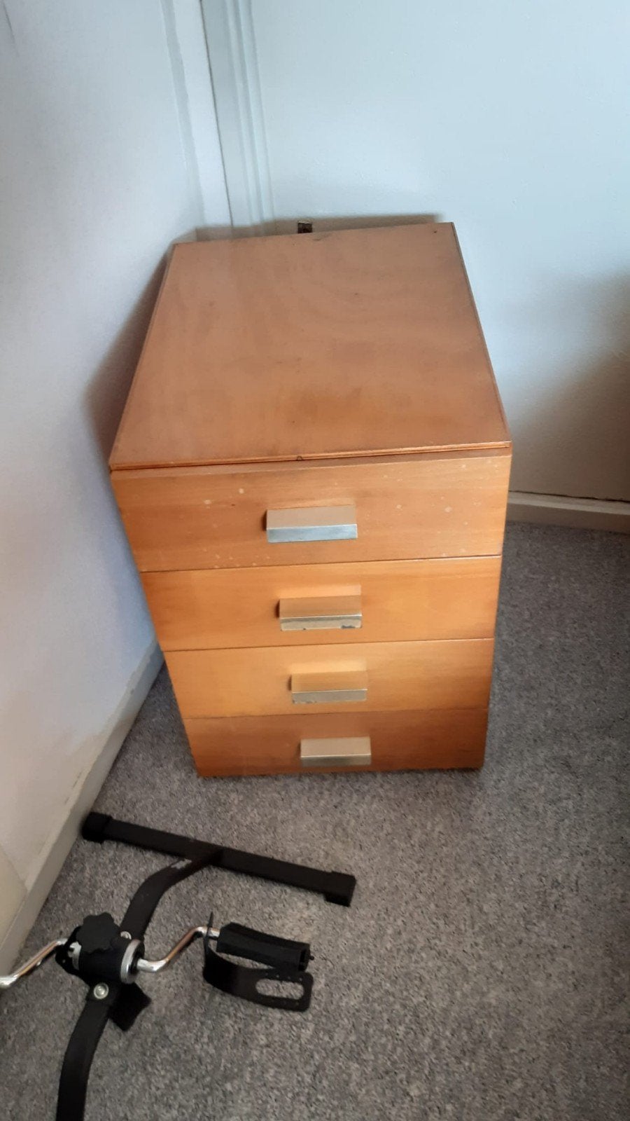 Twee houten nachtkastjes, Ophalen of Verzenden