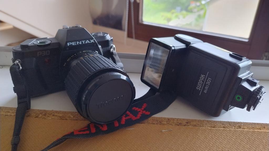 Pentax P30 spiegel reflex camera en Sunpak auto 301 flitser, Audio, Tv en Foto, Fotocamera's Analoog, Ophalen of Verzenden, Zo goed als nieuw