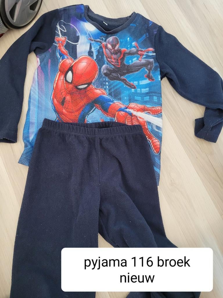 Warme Spiderman pyjama - maat 116 - zo goed als nieuw, Kinderen en Baby's, Kinderkleding | Maat 116, Nacht- of Onderkleding, Ophalen of Verzenden