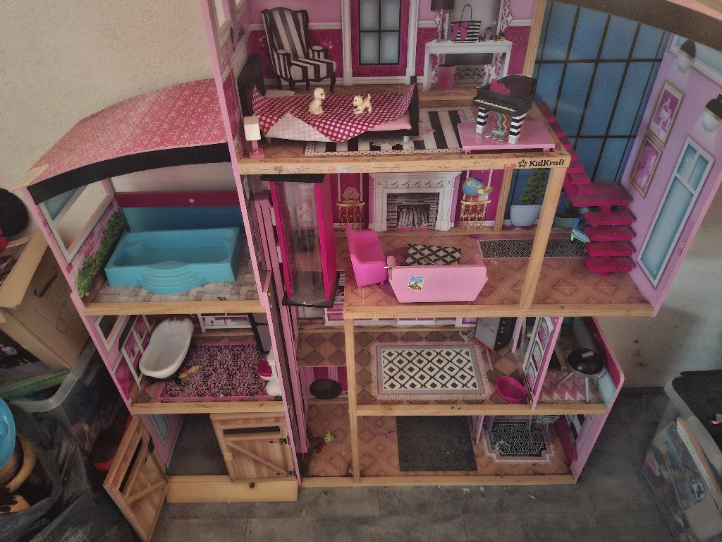 Barbie/poppenhuis kidscraft en barbiespullen, Ophalen, Gebruikt, Poppenhuis