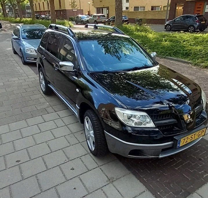 Foto 9 van Mitsubishi Outlander 2.0 MPI 2WD 2006 Zwart