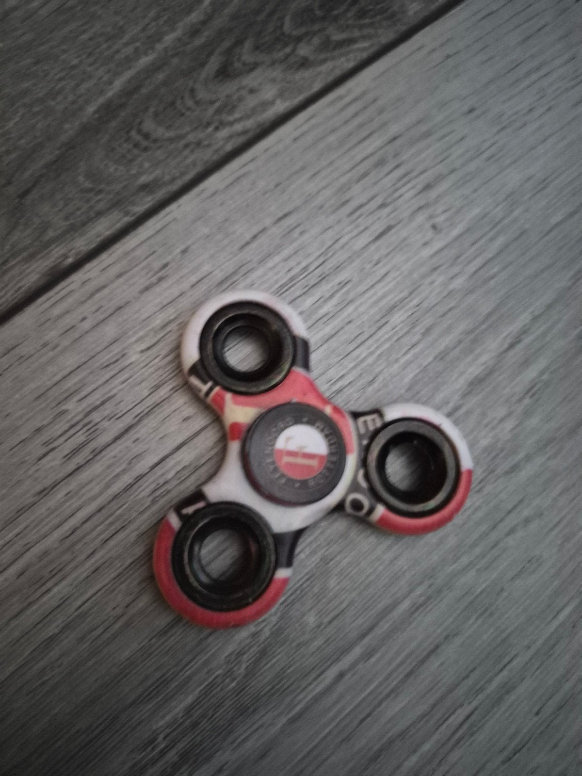 Fidget Spinner - Rood/Wit/Zwart, Ophalen of Verzenden, Gebruikt, Jongen of Meisje