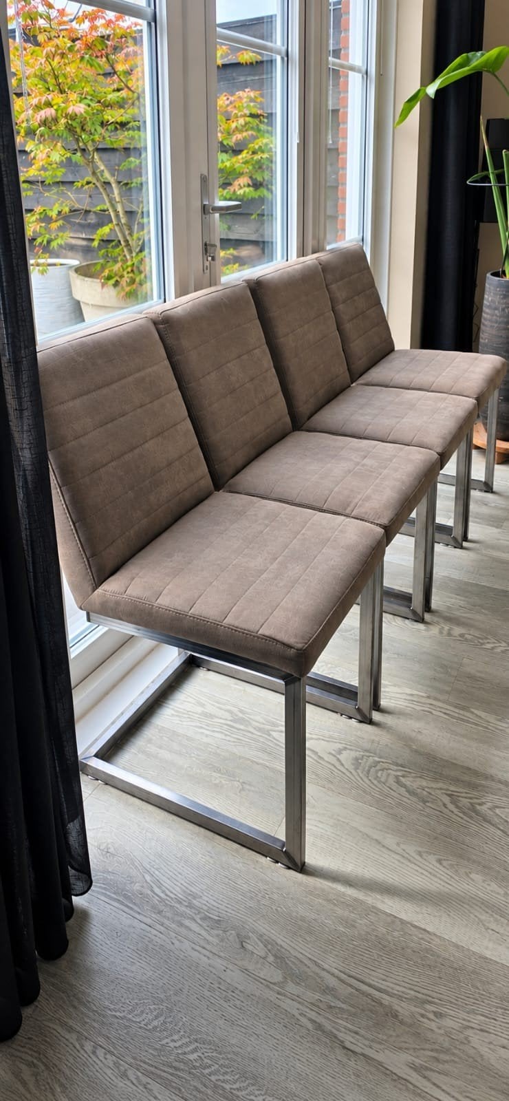 4 nette lederen industriele eetkamerstoelen taupe, Huis en Inrichting, Ophalen, Gebruikt, Bruin, Vier