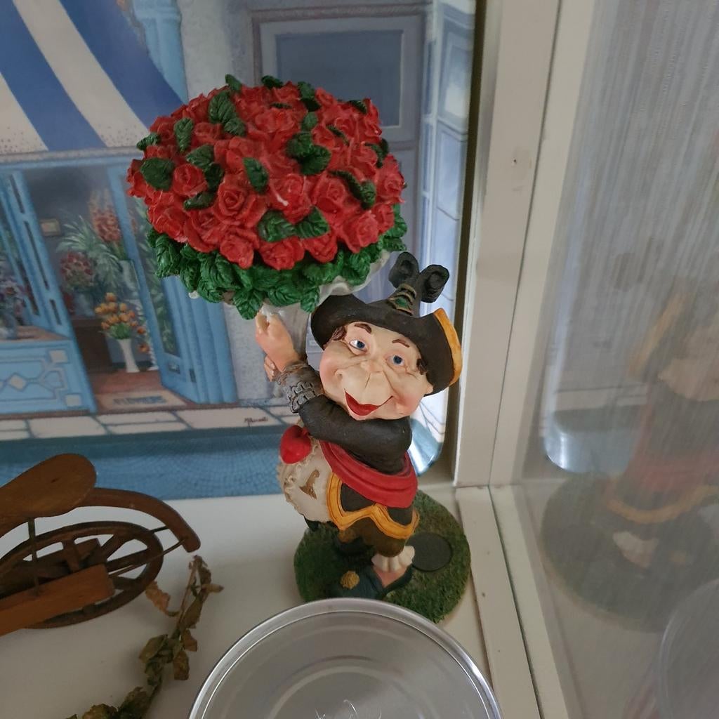 Laaf met bos bloemen = klein bakje in boeket, Verzamelen, Efteling, Ophalen, Gebruikt, Beeldje of Poppetje