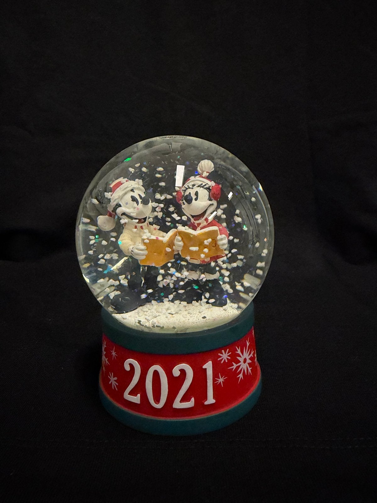 Disney Sneeuwbol Mickey & Minnie Mouse Kerst 2021, Verzamelen, Ophalen of Verzenden, Mickey Mouse, Zo goed als nieuw, Beeldje of Figuurtje