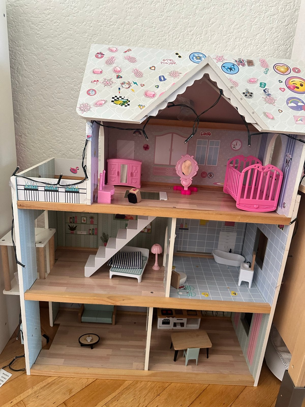 Groot houten poppenhuis met meubels en accessoires, Ophalen, Gebruikt, Overige typen
