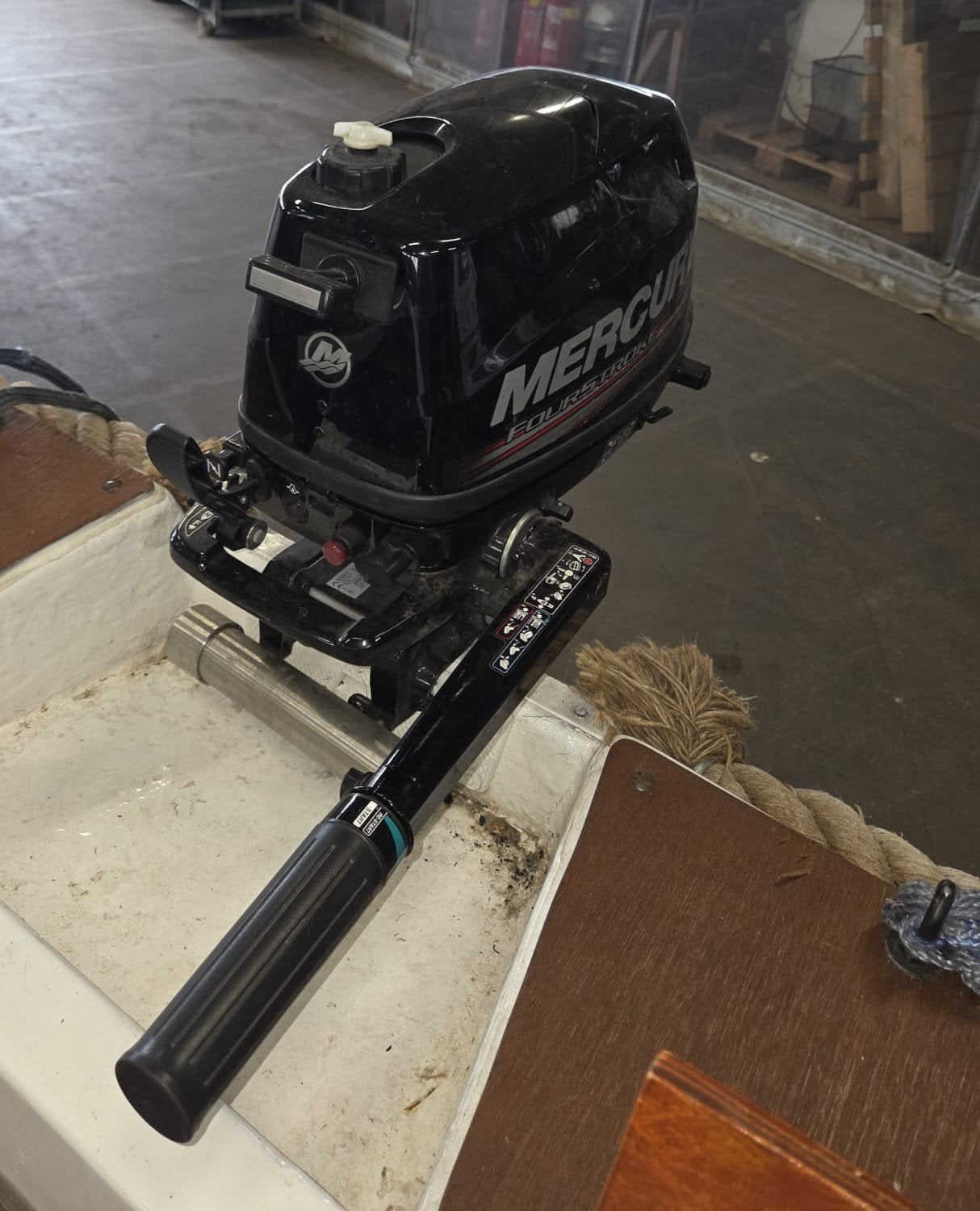 Leuke boot met buitenboordmotor en stallingstrailer, Ophalen, Gebruikt