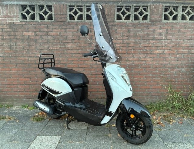 MOOIE SYM MIO 50i SNOR SCOOTER EURO4 BOUWJAAR 2019, Fietsen en Brommers, Benzine, Ophalen, Mio