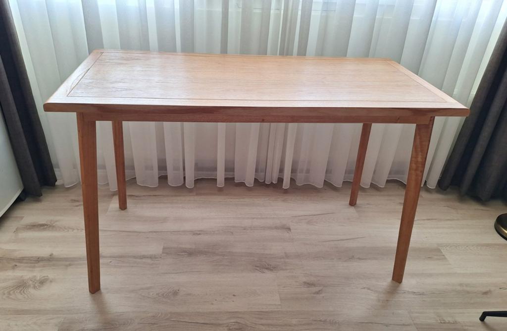 Tafel / bureau, Huis en Inrichting, Ophalen, 100 tot 150 cm, Zo goed als nieuw, Rechthoekig
