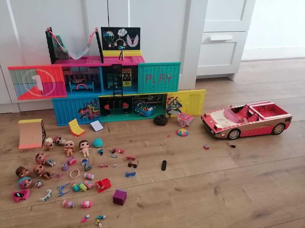 LOL clubhuis, auto en poppen en toebehoren., Ophalen, Gebruikt, Meisje