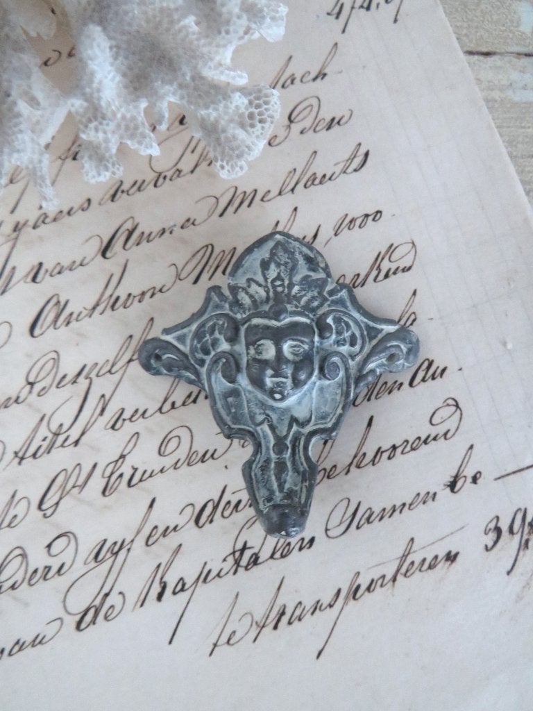 Oud knopje/ haakje “Cherubijntje”, Ophalen of Verzenden