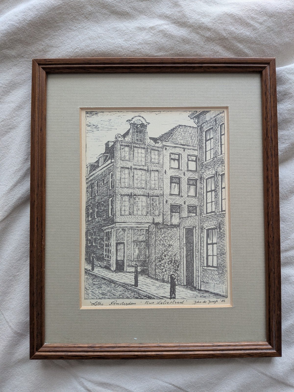 Litho Amsterdam Nieuwe Leliestraat - John de Jongh '86, Antiek en Kunst, 1950 - 1999, Stadsgezicht, Ophalen of Verzenden, Gesigneerd