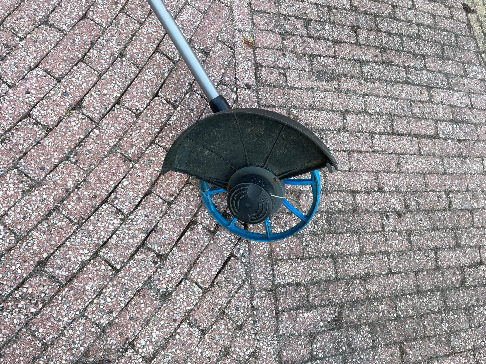 Elektrische grastrimmer - GAMMA GTL555WA, Tuin en Terras, Cirkelmaaier, Gebruikt, Elektrische grasmaaier, Minder dan 30 cm