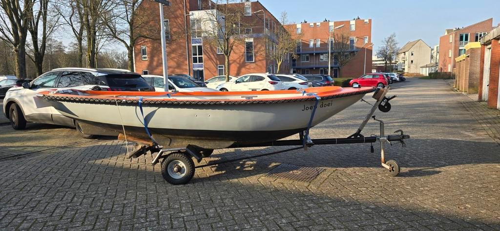 Vaar- of visbootje 'Joep doei' met trailer, Ophalen, Gebruikt, Polyester, 3 tot 6 meter