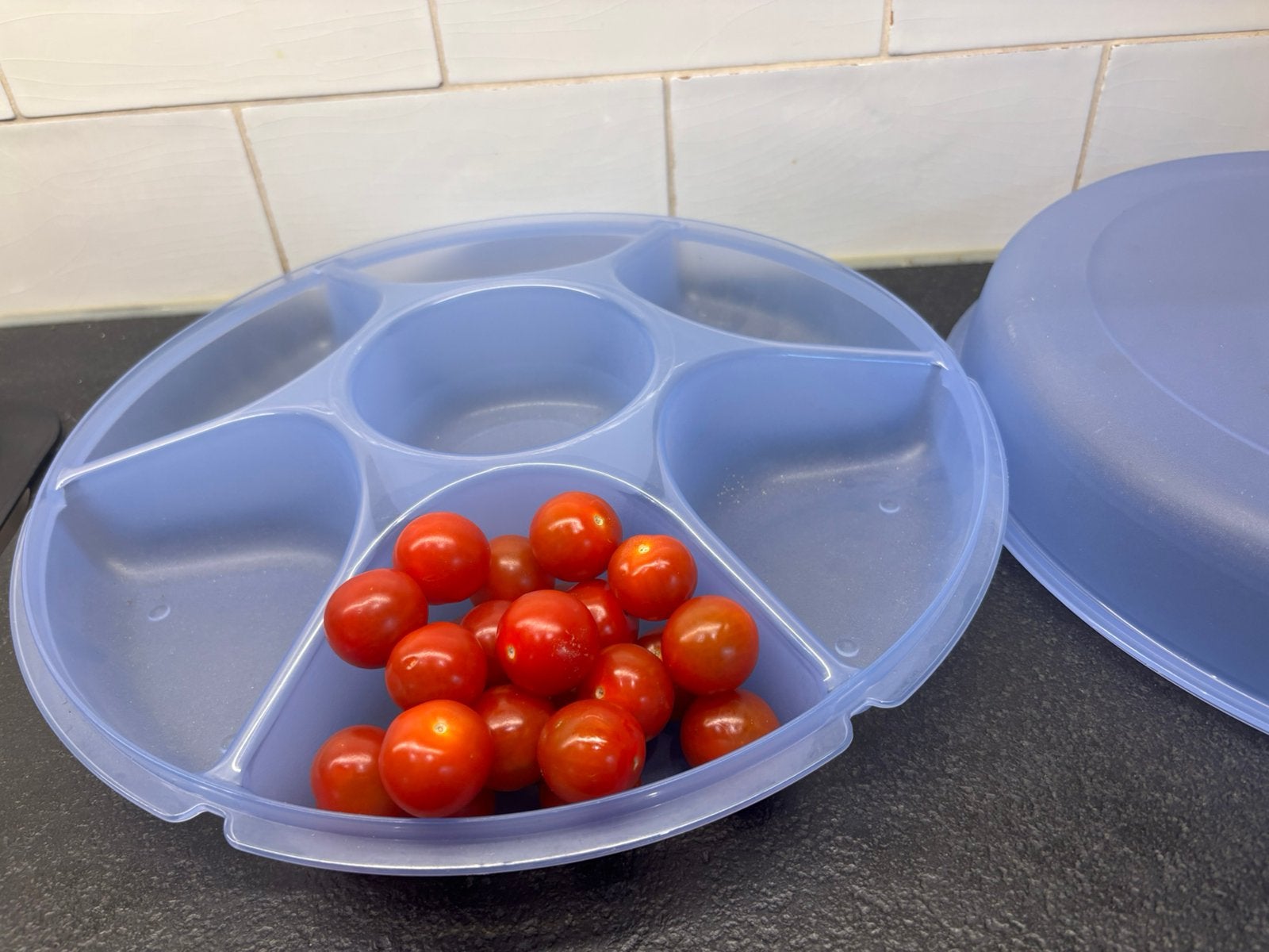 Tupperware hapjesschaal XL partyschaal vakkenschaal blauw, Ophalen of Verzenden, Gebruikt, Blauw, Schaal