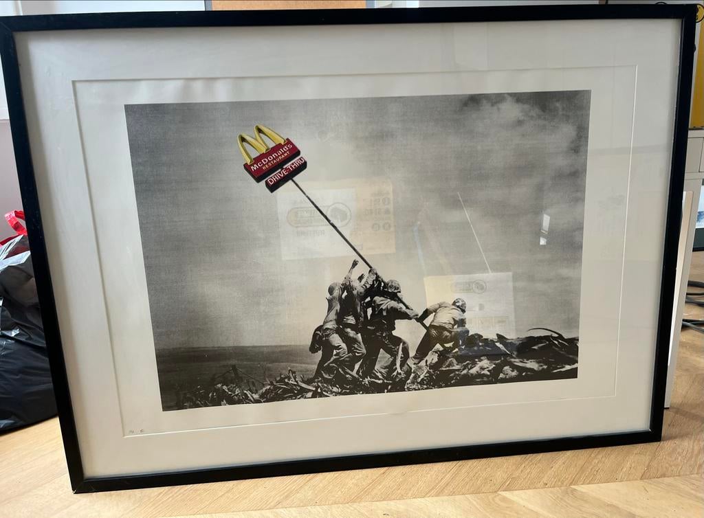 Ingelijste poster Amerikaanse soldaten met McDonald's vlag, Ophalen of Verzenden
