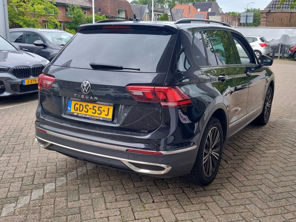 Volkswagen Tiguan 1.5 TSI ELEGANCE DSG Winterpakket | Adapti, Auto's, Volkswagen, 15 km/l, 4 cilinders, Zwart, Bedrijf