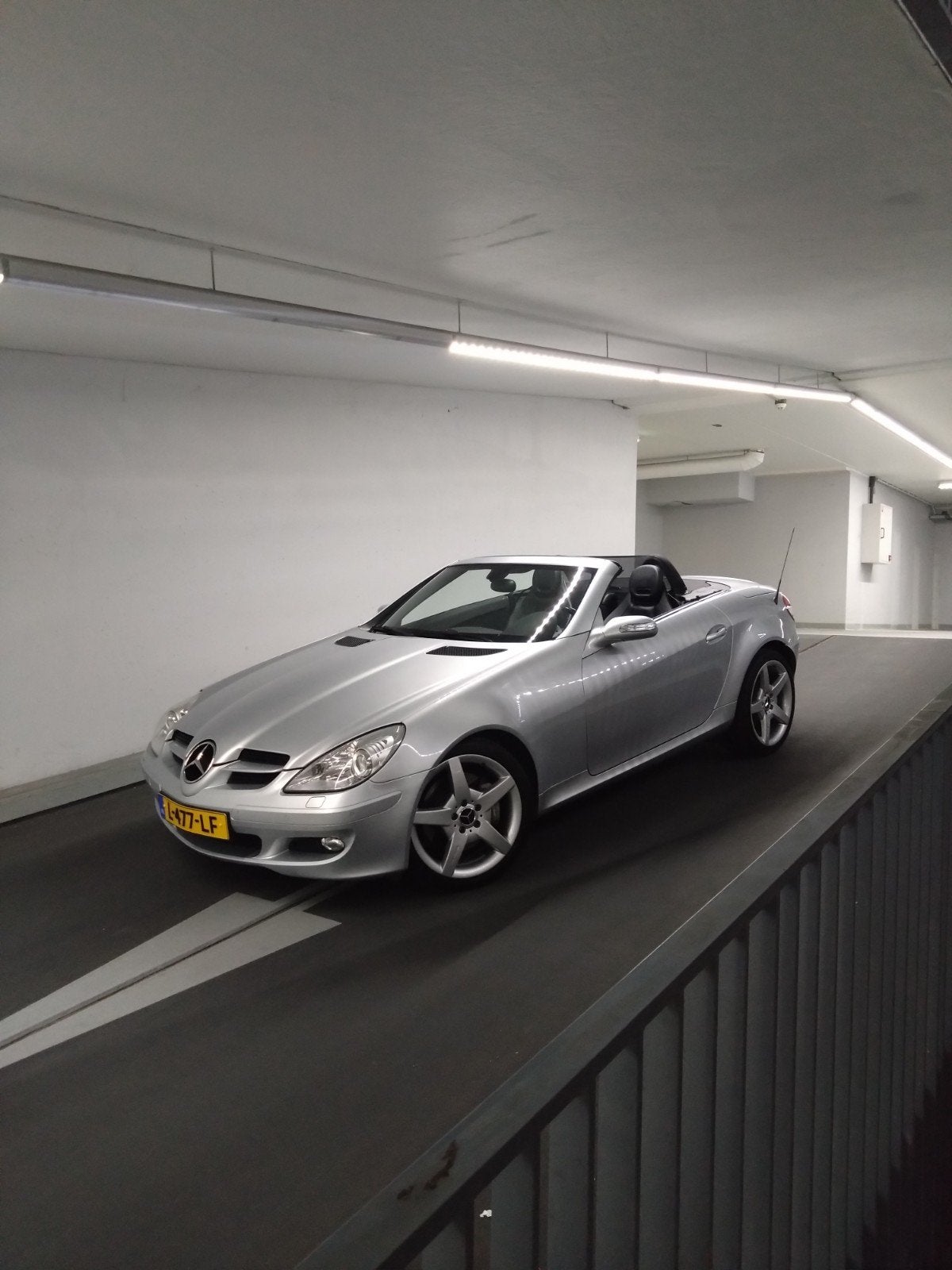 Mercedes-Benz SLK 3.5 Slk350 Roadster AUT 2004 Grijs, Achterwielaandrijving, Cabriolet, 272 pk, 6 cilinders