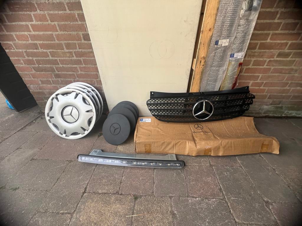 Mercedes Vito 639 onderdelen: Grill, wieldoppen, stootstripp, Voor, Mercedes-Benz, Nieuw, Ophalen of Verzenden