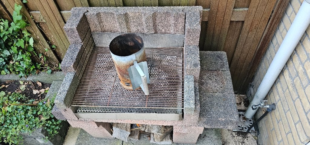 Gratis af te halen robuuste stenen barbecue, Ophalen, Gebruikt, Onbekend