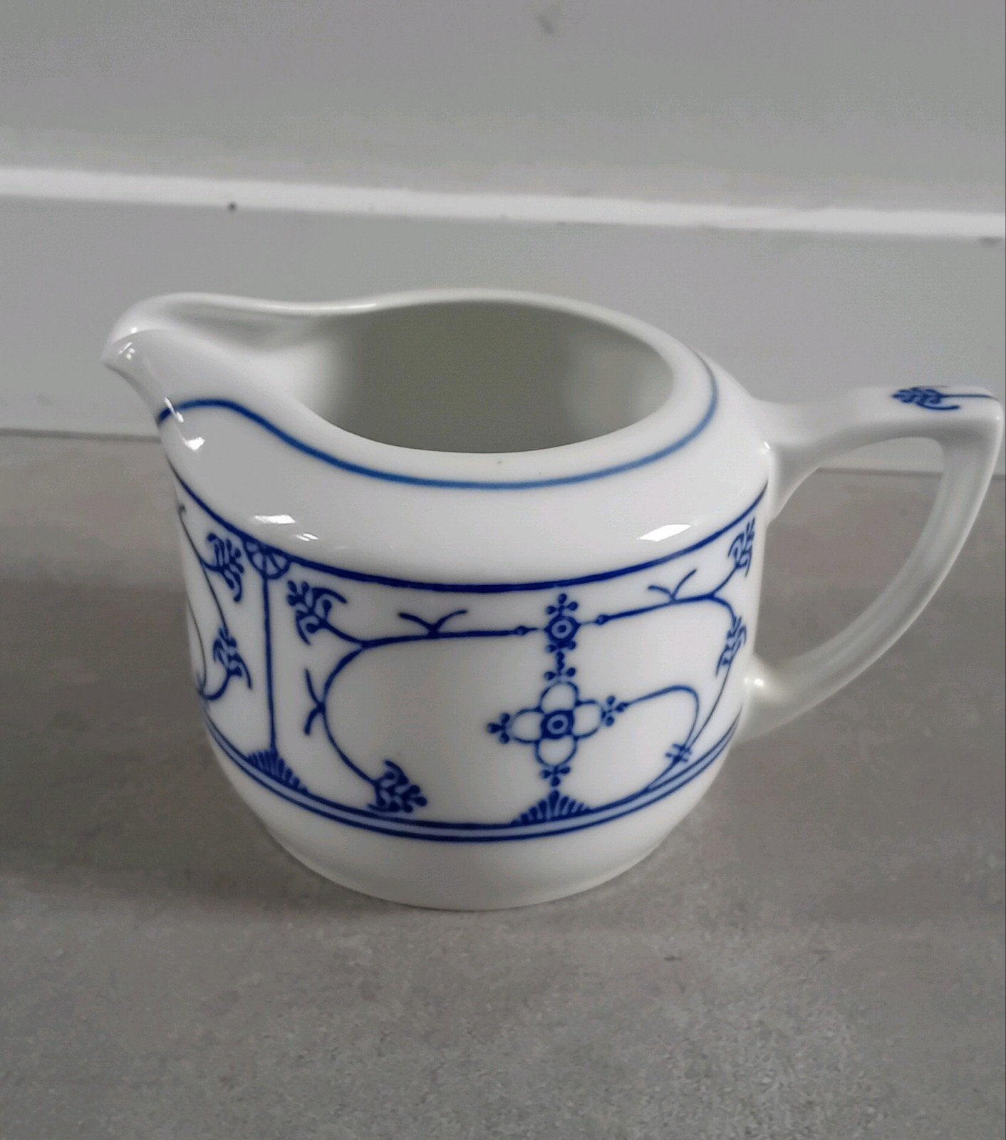 Jäger Eisenberg Blau Saks melkkannetje, Antiek en Kunst, Antiek | Porselein, Ophalen of Verzenden