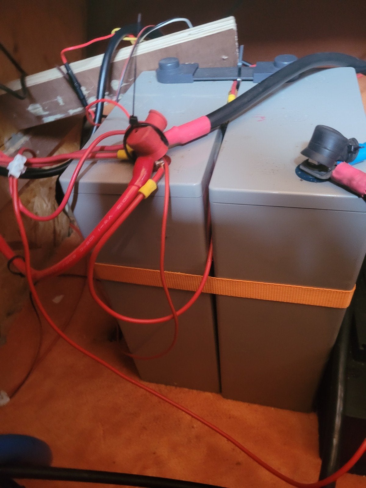 Tactie. Accu's goede staat afm 25 13 36 cm 2st 6volt 110 ah, Ophalen