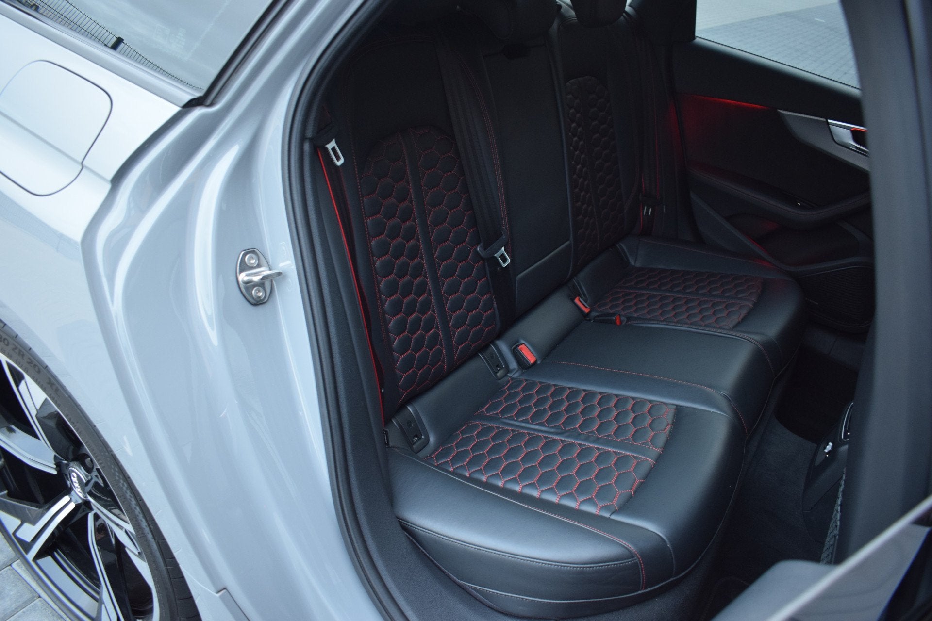 Foto 6 van Audi RS4 2.9 TFSI 450pk Quattro Pano | HUD | Milltek | 360 c