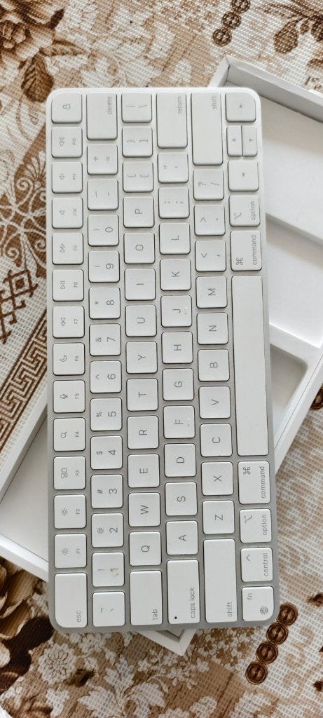 Apple Magic Keyboard A2450 QWERTY – Unused / Like New, Computers en Software, Toetsenborden, Ophalen of Verzenden, Zo goed als nieuw