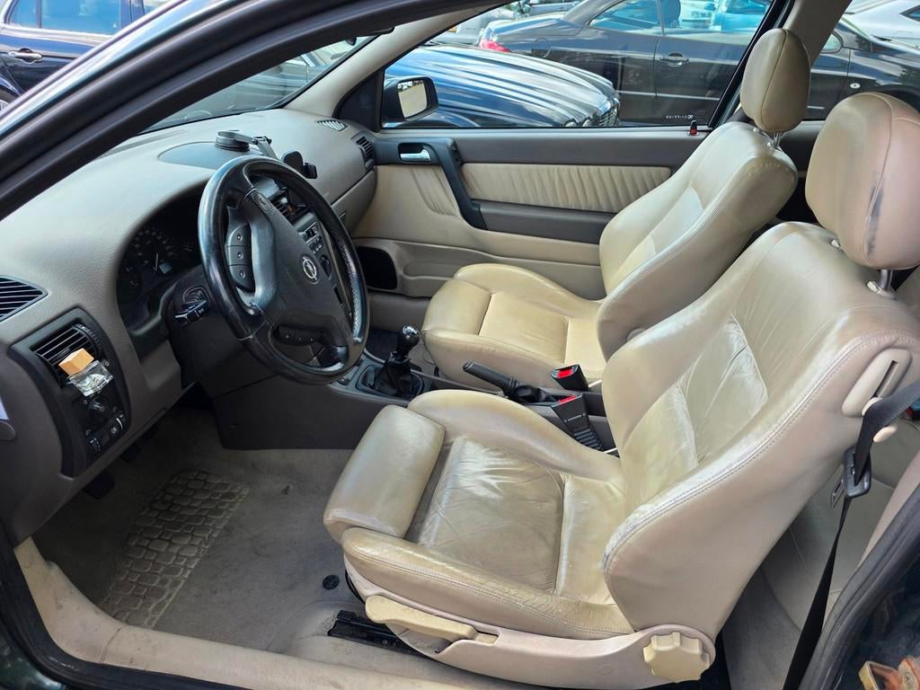 Opel Astra 1.6-16V Sport AIRCO/dak/LEER, Gebruikt, 4 cilinders, 49 €/maand, Bedrijf