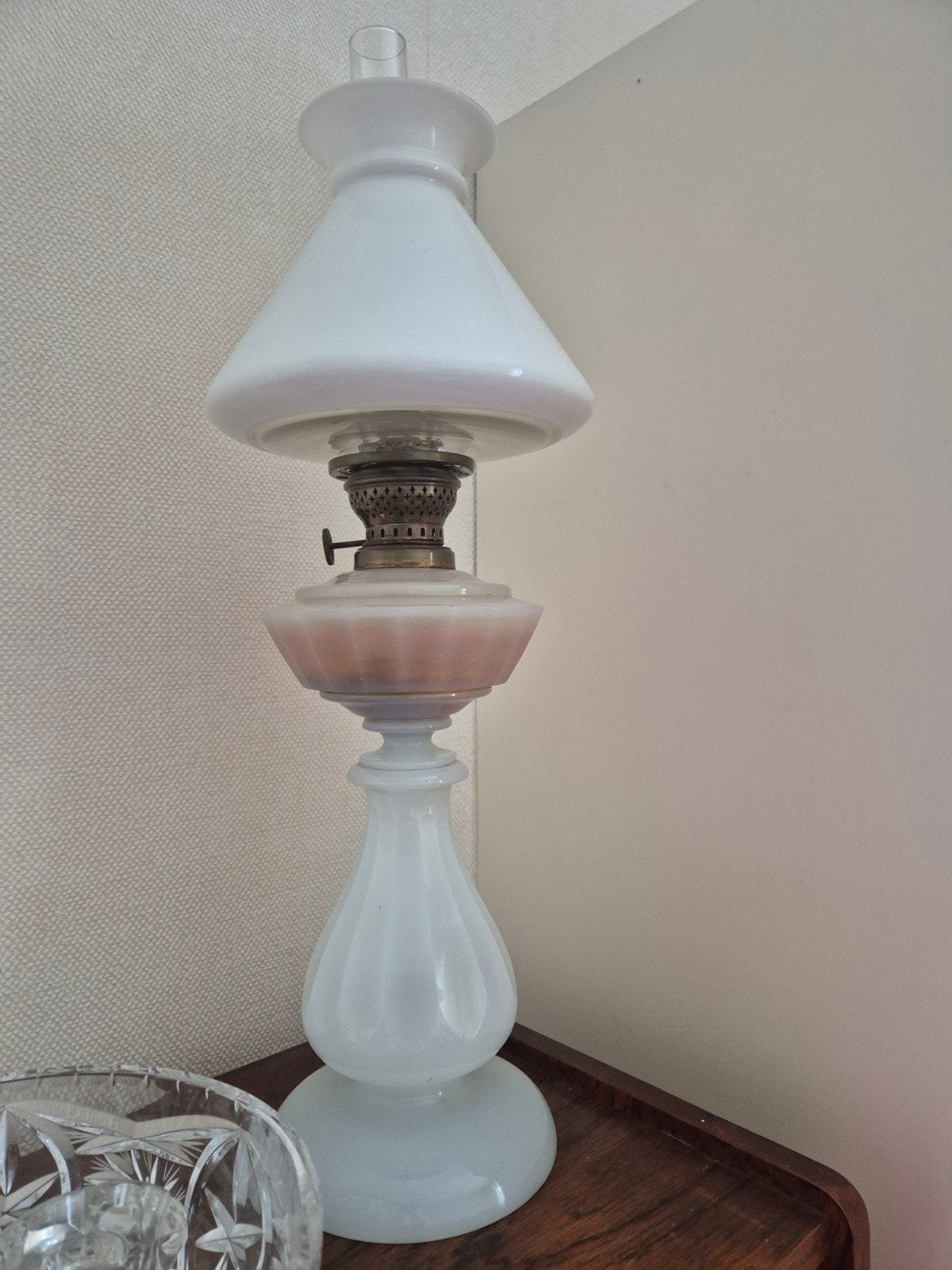 Antieke olielamp van opaalglas, Antiek en Kunst, Ophalen