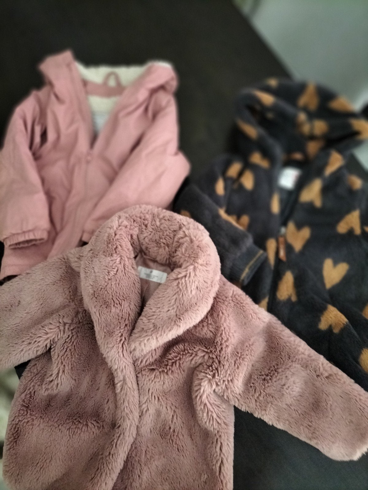 2 winterjassen mt 98/104 en 1 regenjas mt 98, Kinderen en Baby's, Babykleding | Baby-kledingpakketten, Ophalen of Verzenden, Zo goed als nieuw