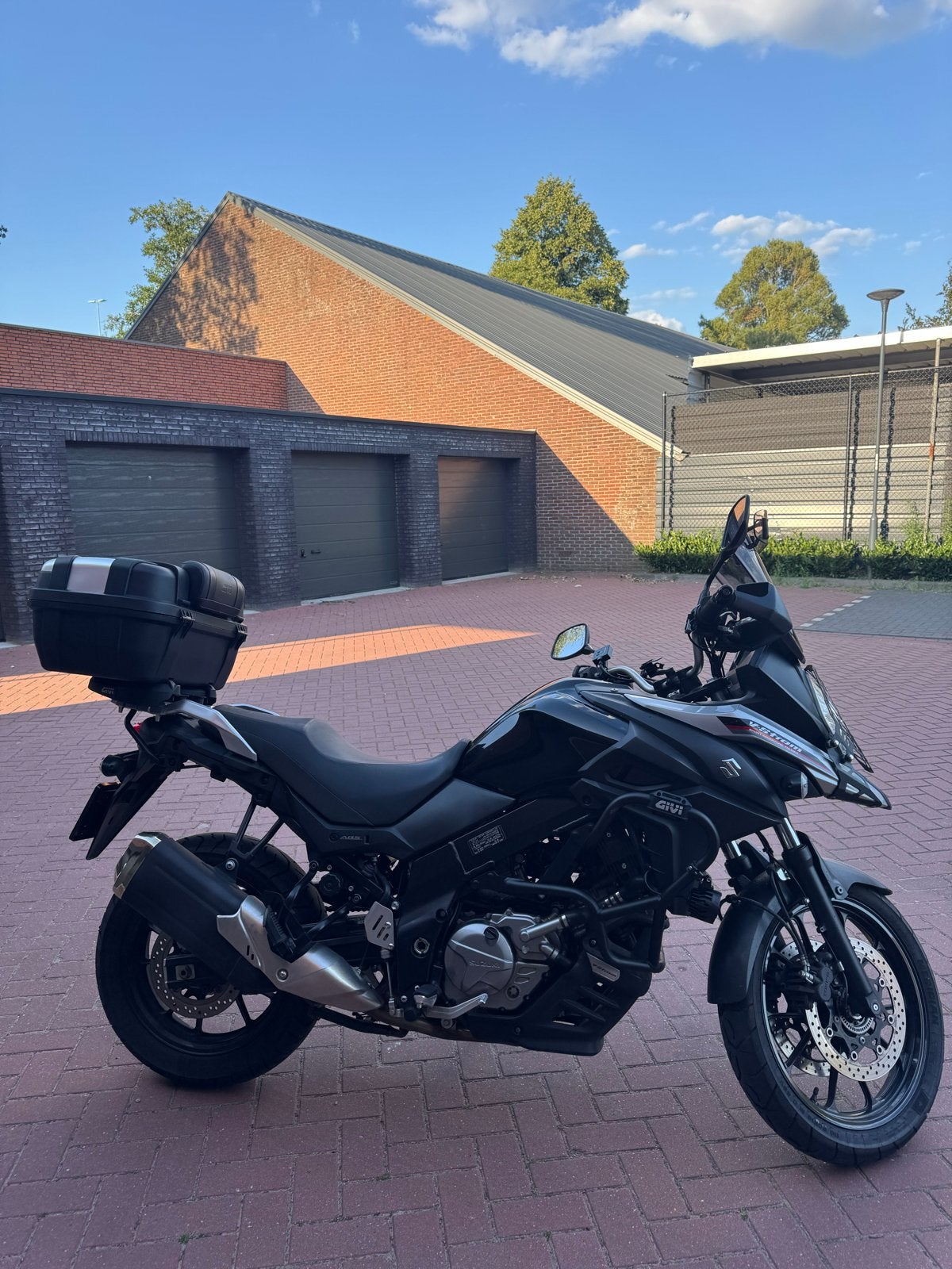 Suzuki V-Strom 650 ABS – 2017 | 23.000 km | Zeer nette staat, Motoren, Motoren | Suzuki, 2 cilinders, Gebruikt, Particulier, Meer dan 35 kW