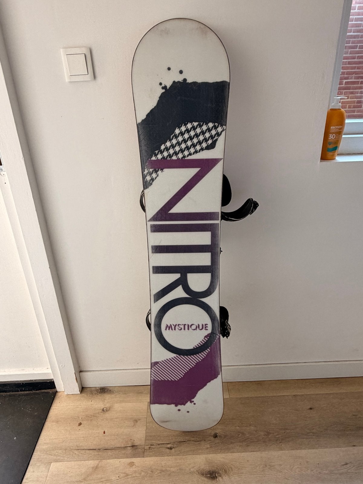 Nitro Mystique Snowboard 149cm met bindingen, Sport en Fitness, Snowboarden, Ophalen, Gebruikt, Board