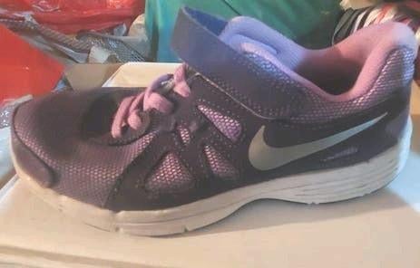 Goede Mooie paarse Nike gymschoenen sportschoenen 34 korting, Kinderen en Baby's, Kinderkleding | Schoenen en Sokken, Ophalen of Verzenden