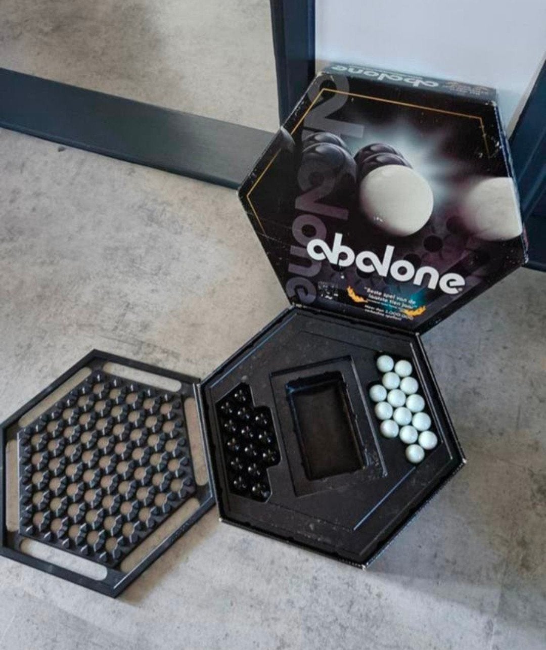 Abalone Strategisch Bordspel - Compleet en in Goede Staat, Hobby en Vrije tijd, Gezelschapsspellen | Bordspellen, Een of twee spelers