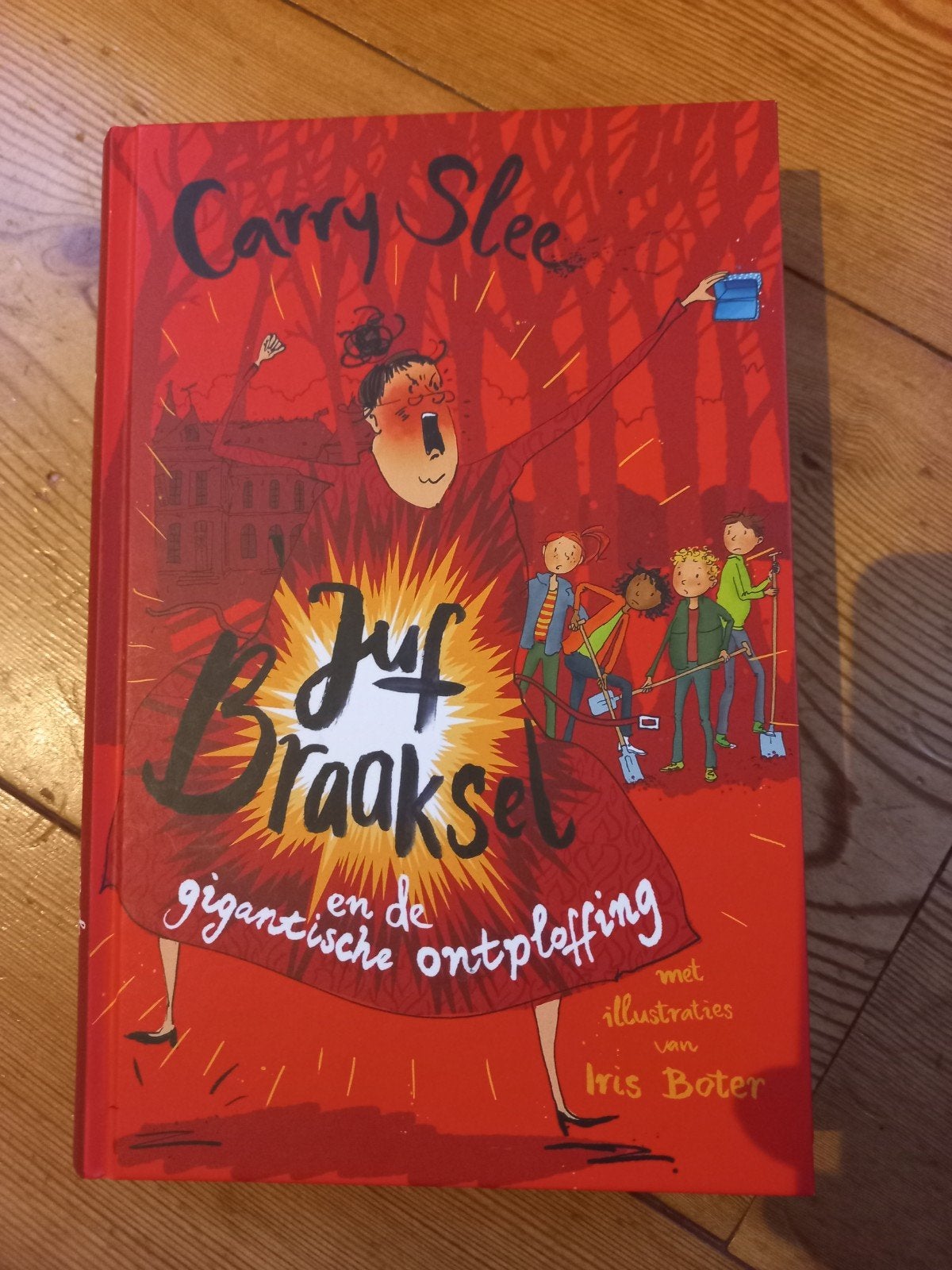 Carry Slee - Juf Braaksel en de gigantische ontploffing, Fictie algemeen, Carry Slee, Ophalen of Verzenden, Zo goed als nieuw